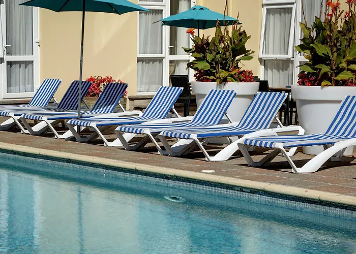 The Monterey - Sure Collection By Western Saint Saviour